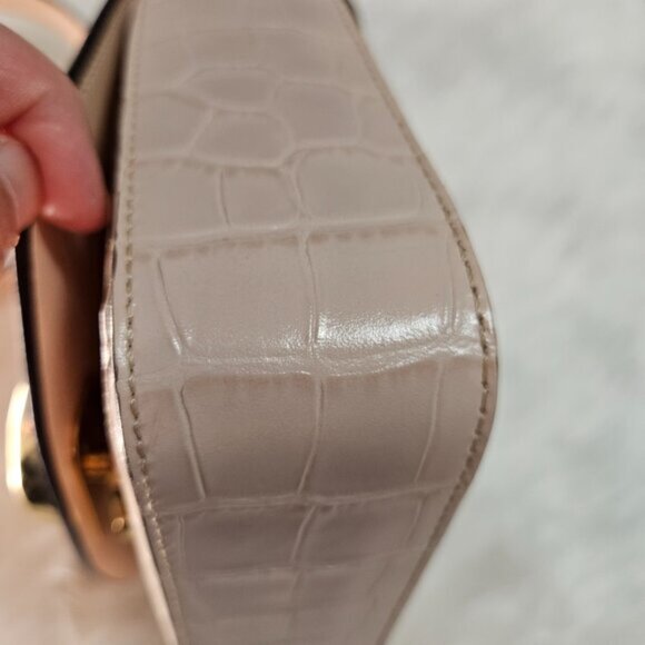 SOLD Chloe Mini C Croc Embossed Calf Skin Leather in Pink Authenticated - Picture 8 of 16